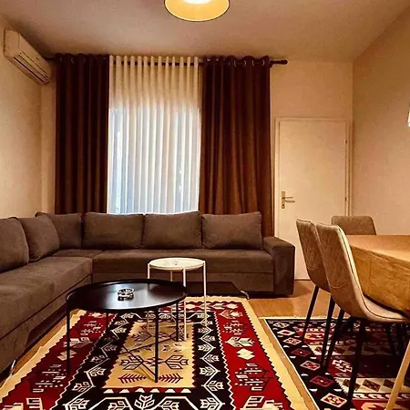 Zarlett House, Pazari Ri ,villa With Garden,parking Tirana
