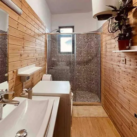 Zarlett House, Pazari Ri ,villa With Garden,parking Hébergement de vacances Tirana