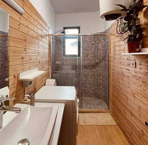 Zarlett House, Pazari Ri ,villa With Garden,parking Semesterbostad Tirana