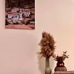 Zarlett House, Pazari Ri ,villa With Garden,parking * Tirana