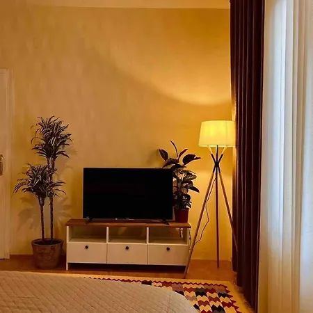 Casa vacanze Zarlett House, Pazari Ri ,villa With Garden,parking *
