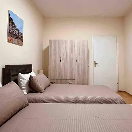 Zarlett House, Pazari Ri ,villa With Garden,parking