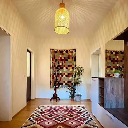 Casa vacanze Zarlett House, Pazari Ri ,villa With Garden,parking