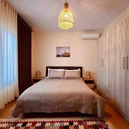 Сasa de vacaciones Zarlett House, Pazari Ri ,villa With Garden,parking