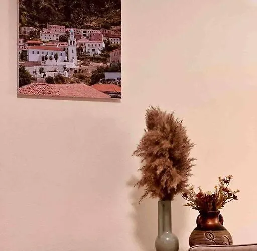 Zarlett House, Pazari Ri ,villa With Garden,parking * Tirana